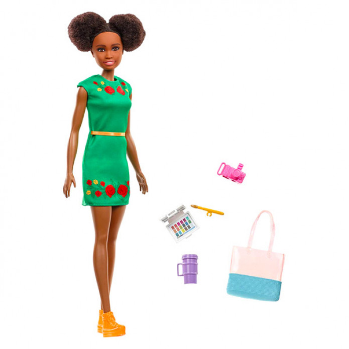 Barbie Dreamhouse: barna bőrű világjáró Nikki baba kiegészítőkkel